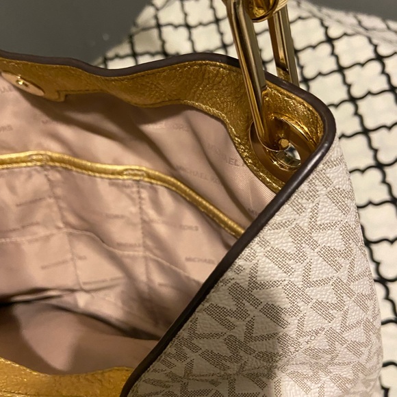 Authentic signature Michael Kors bag - Picture 10 of 10